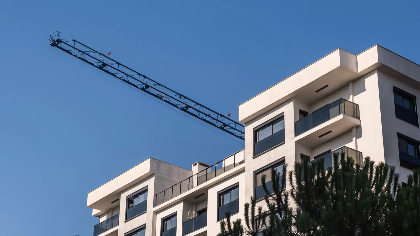 Edificio residencial de una promoción inmobiliaria en construcción