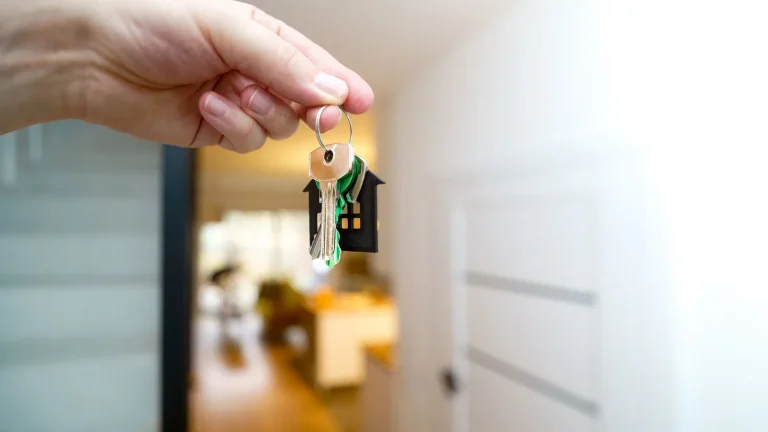 Comprar una vivienda usada en 2026: impuestos, gastos y costes que conviene calcular antes de firmar