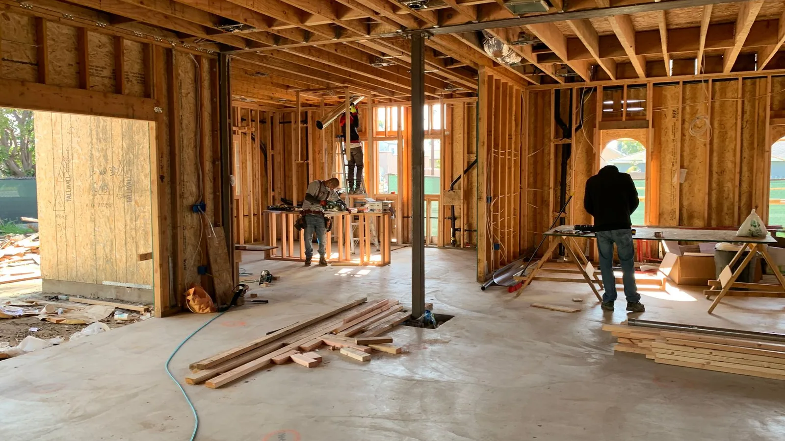 Obra residencial en construcción y estructura de costes de una promoción