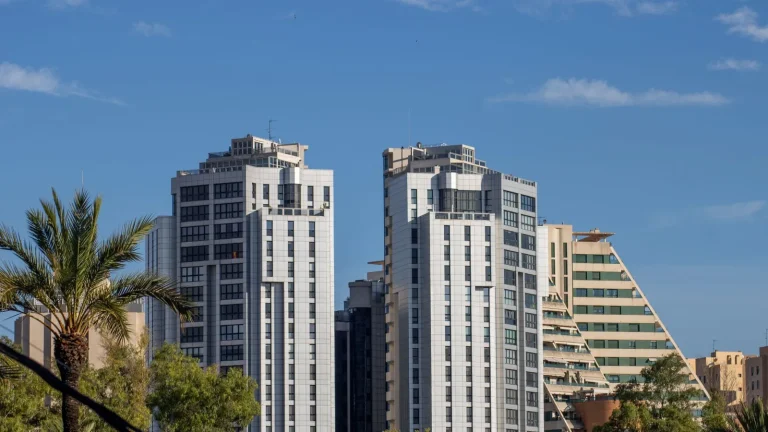 Edificios residenciales y nueva construcción en el área de Valencia
