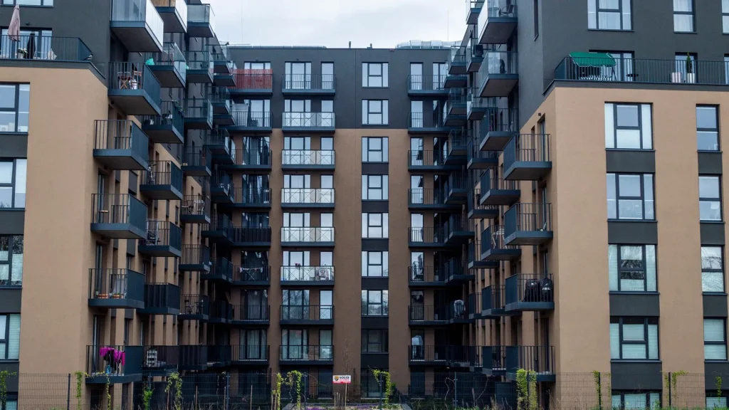 Edificio residencial urbano para ilustrar documentación y planeamiento