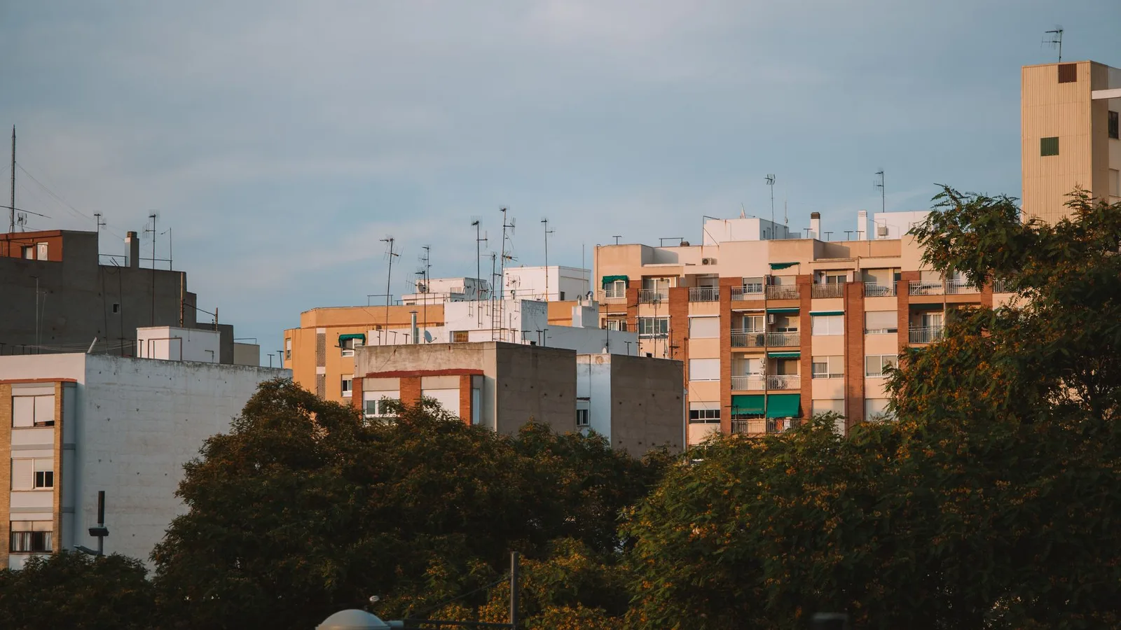 Edificios residenciales en Valencia como referencia del mercado inmobiliario valenciano