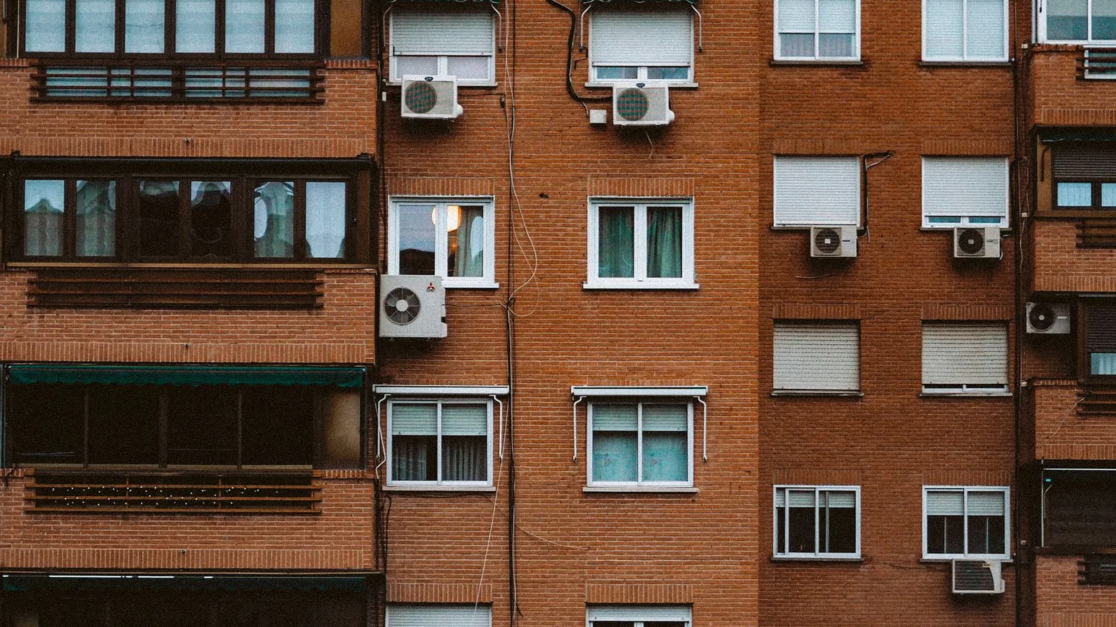 Rehabilitar un edificio residencial: costes, derramas y decisiones que una comunidad debe preparar
