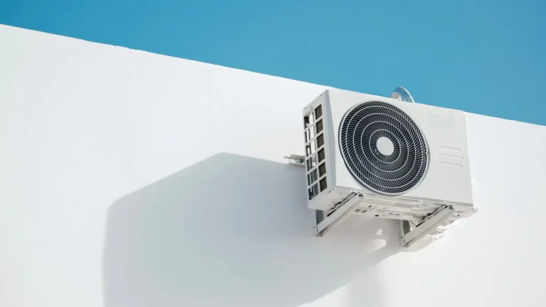 Comprar casa con instalación de aerotermia reciente: revisar garantía y mantenimiento