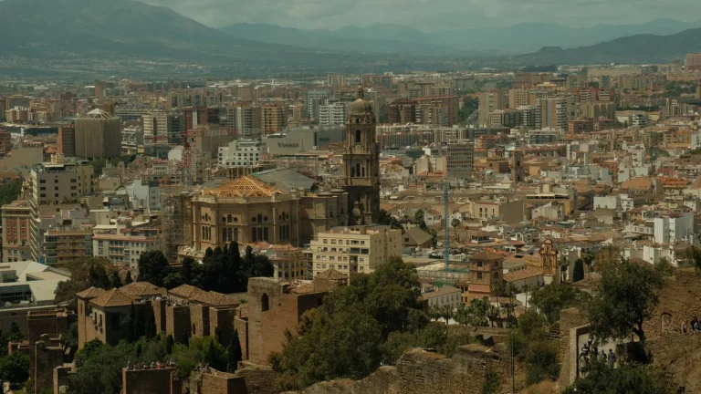 España bate récord turístico en agosto con 12,3 millones de visitantes internacionales