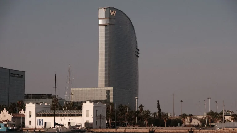 Renta 4, Westmont y Grupo Lar invertirán 350 millones en una plataforma hotelera en España