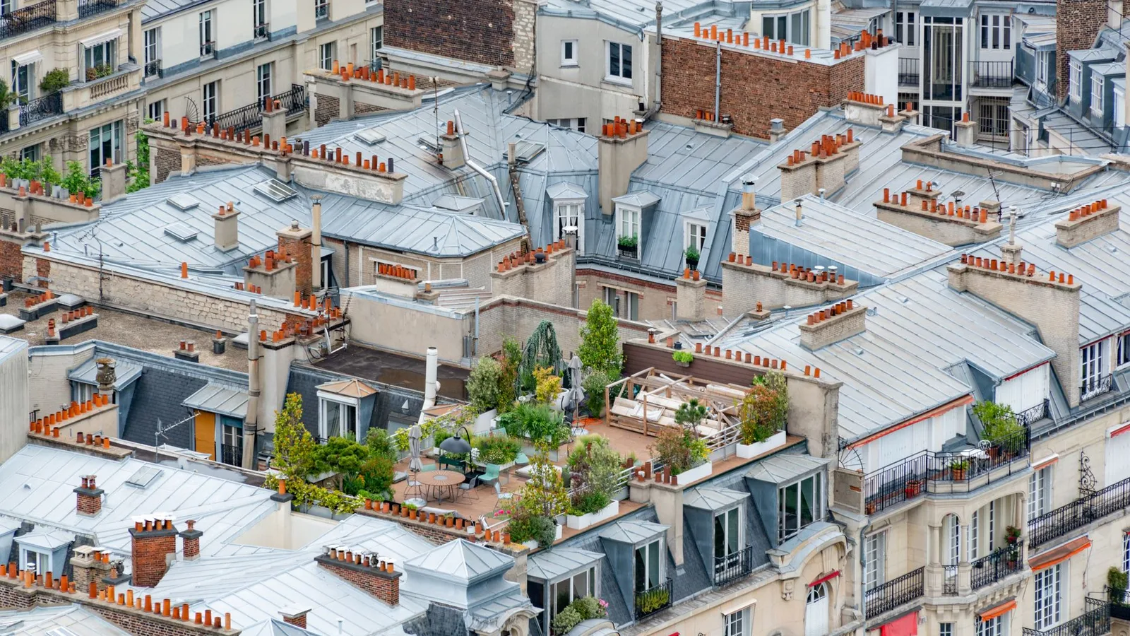Terrazas privadas y comunitarias en edificios residenciales